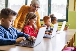 Otimizando o tempo do educador com práticas educacionais eficientes: Uma análise da integração das ferramentas Google e o Programa de Fluência Digital 